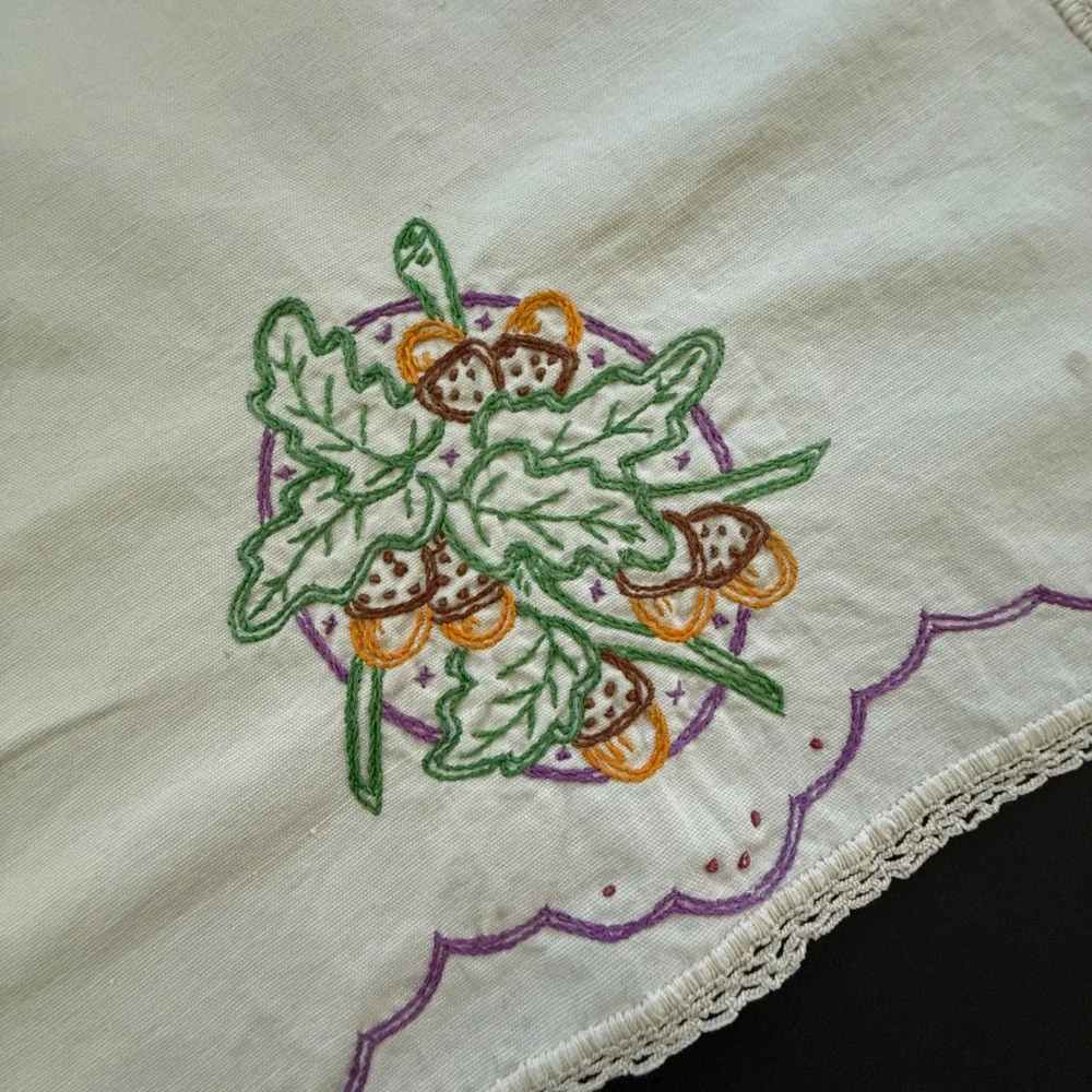 Vintage Hand Embroidered Acorn Oak Leaf Linens Table Runner Napkin Set Cream